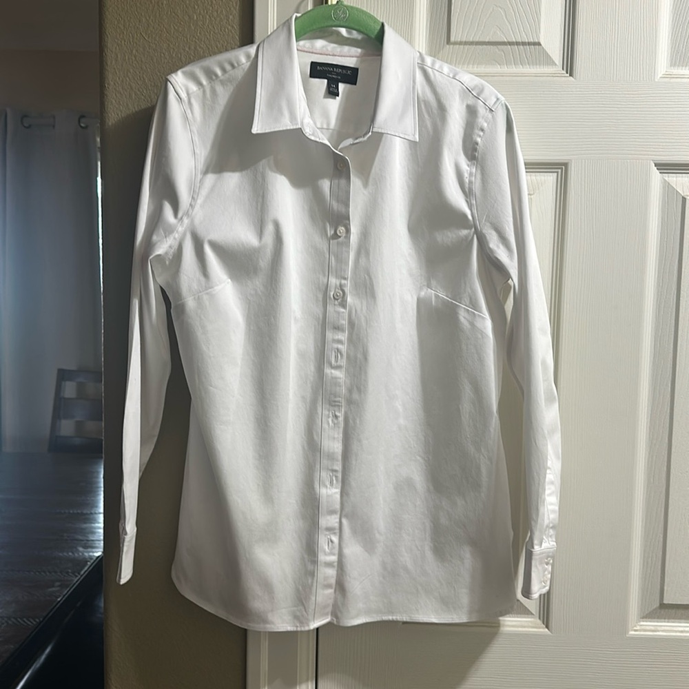 Banana Republic button down shirt in a size 14
